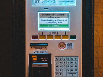 pexels-erik-mclean-5736542